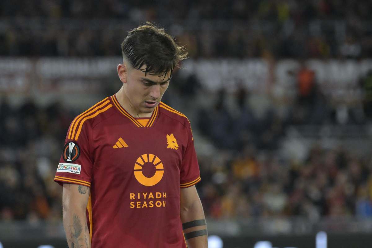 A Roma scoppia la polemica per Dybala: spunta uno striscione