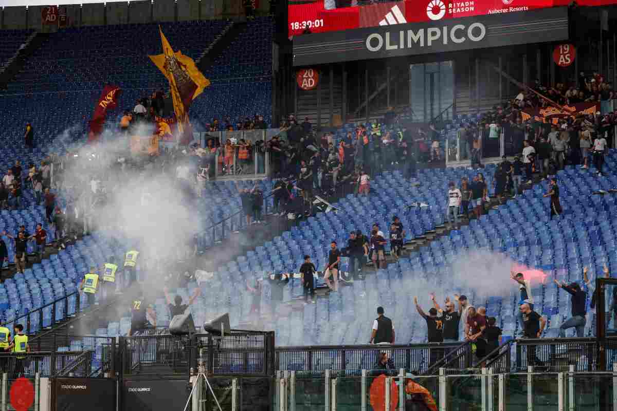 Roma Udinese tifosi contestazione striscione De Rossi