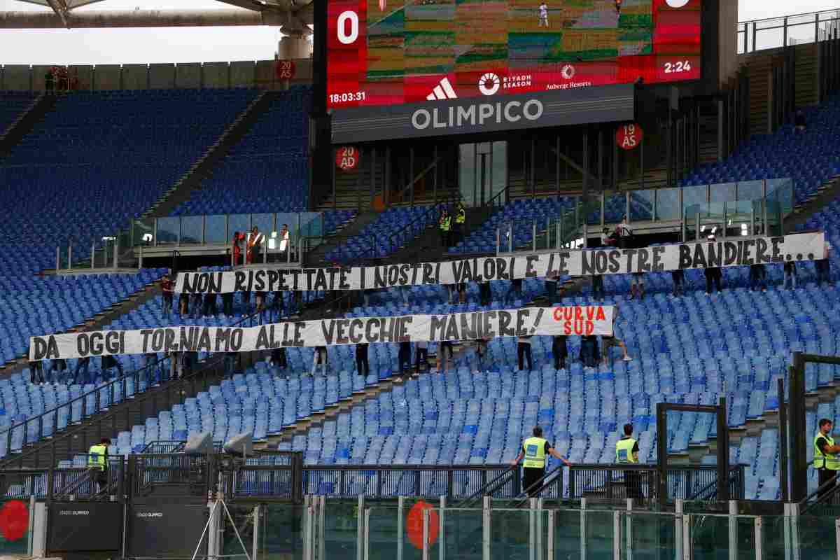 Roma Udinese tifosi contestazione striscione De Rossi