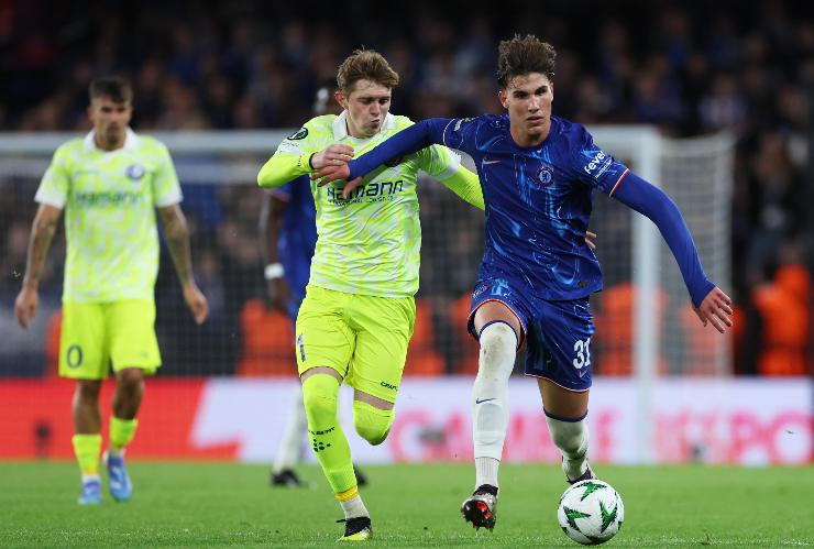 Cesare Casadei in azione con la maglia del Chelsea