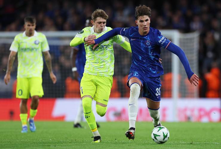 Cesare Casadei  in azione con la maglia del Chelsea