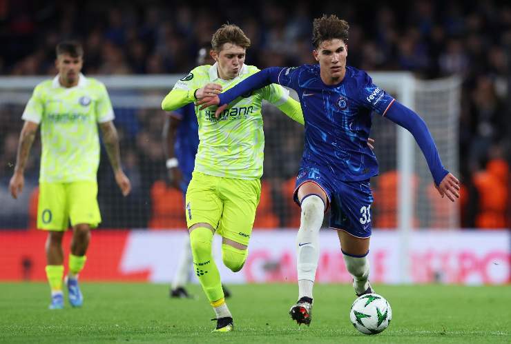 Cesare Casadei in azione con la maglia del Chelsea