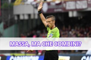 Davide Massa, arbitro con il braccio alzato