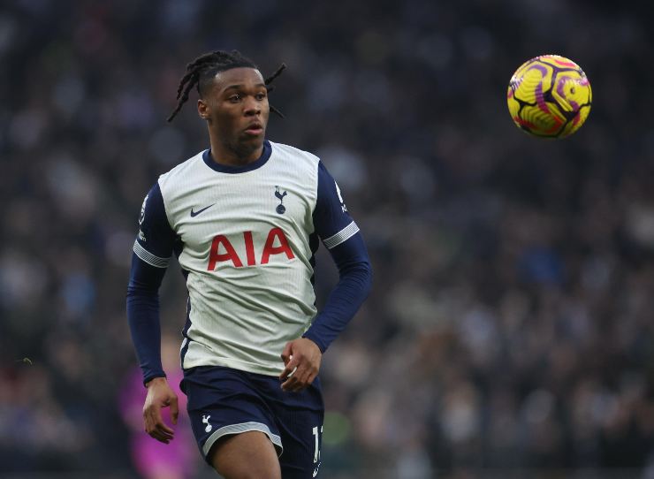 Destiny Udogie in campo con il Tottenham