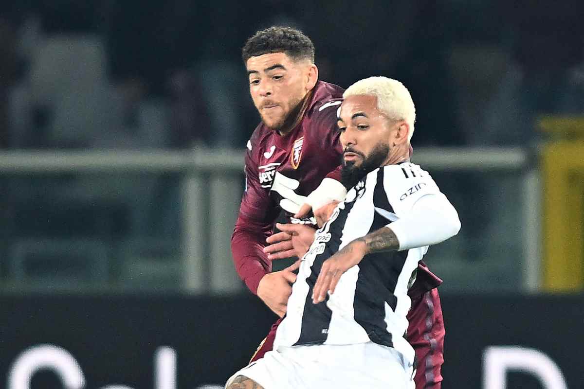 Douglas Luiz, centrocampista della Juventus, durante il derby contro il Torino