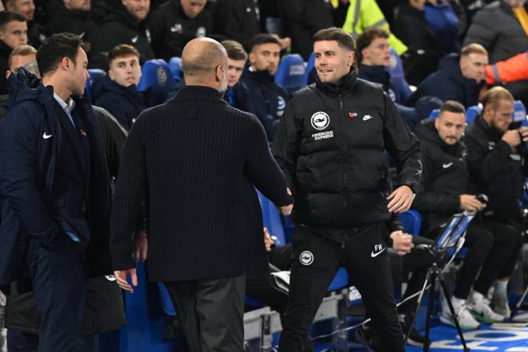 Fabian Hurzeler allenatore del Brighton, di fronte a Pep Guardiola