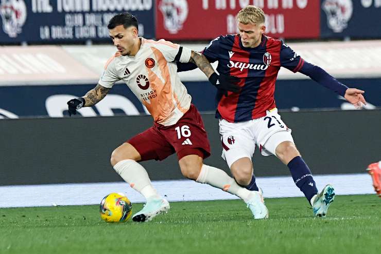 Leandro Paredes palla al piede in azione contro il Bologna