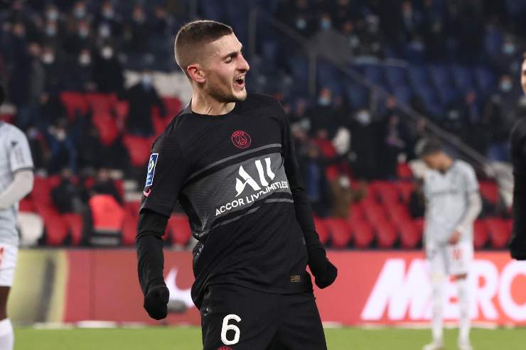 Marco Verratti  si dispera con la maglia del PSG indosso