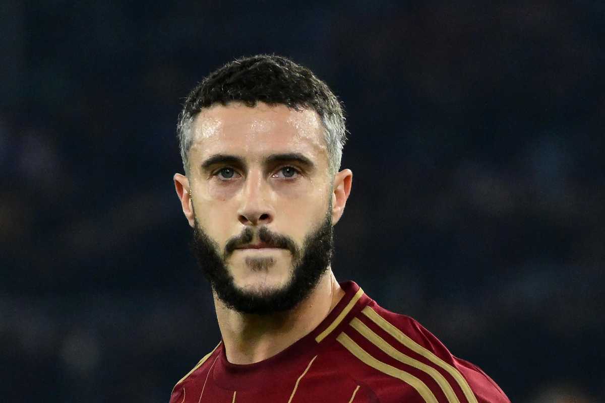 Mario Hermoso, difensore della Roma, con la maglia della sua squadra