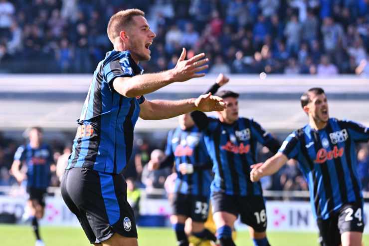 Mario Pasalic dell'Atalanta esulta dopo un gol