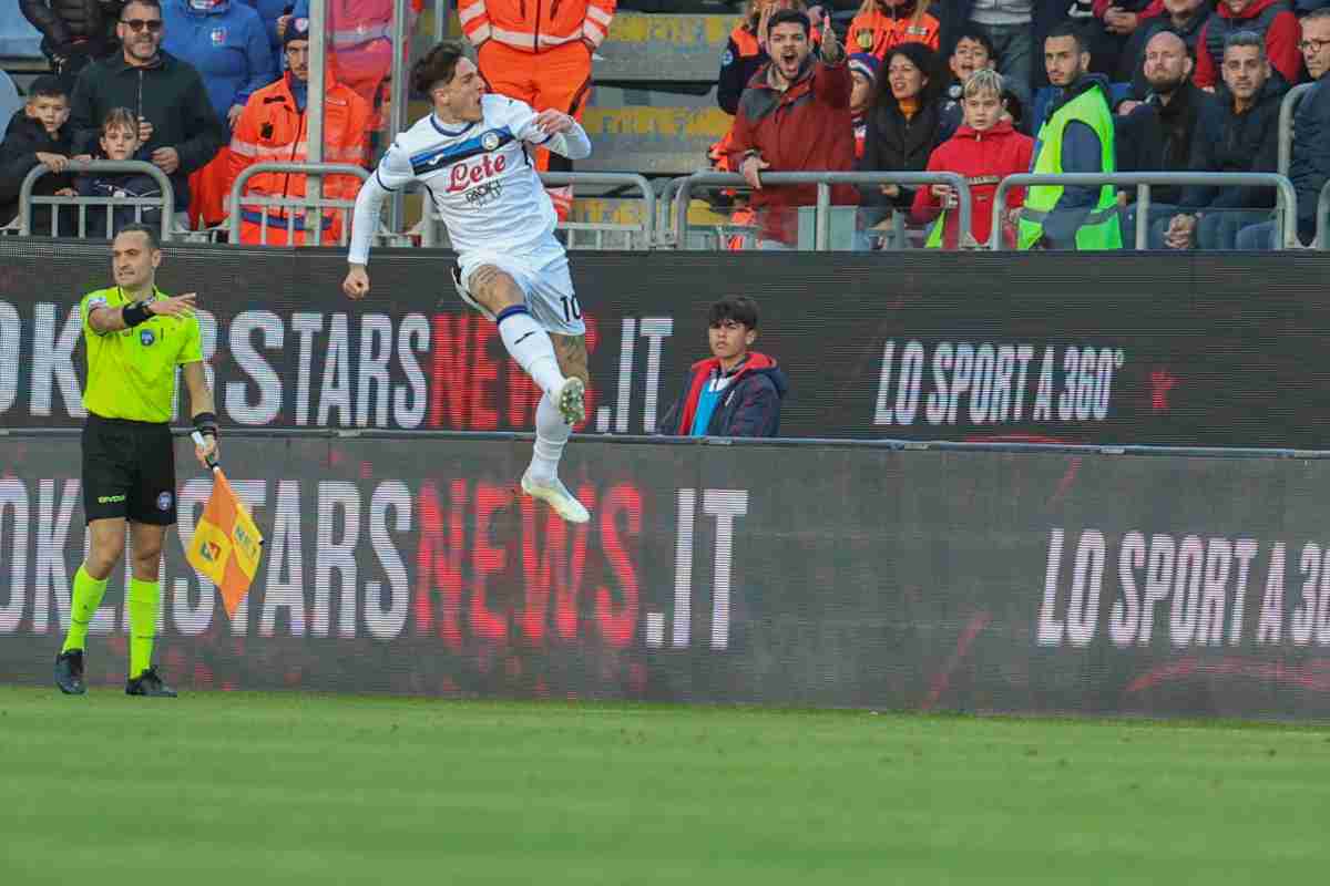 Nicolò Zaniolo esulta saltando altissimo dopo un gol 