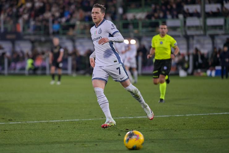 Piotr Zielinski in azione con la maglia dell'Inter