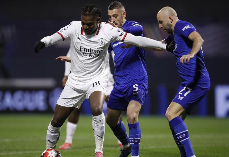 Rafa Leao in azione con la maglia del Milan