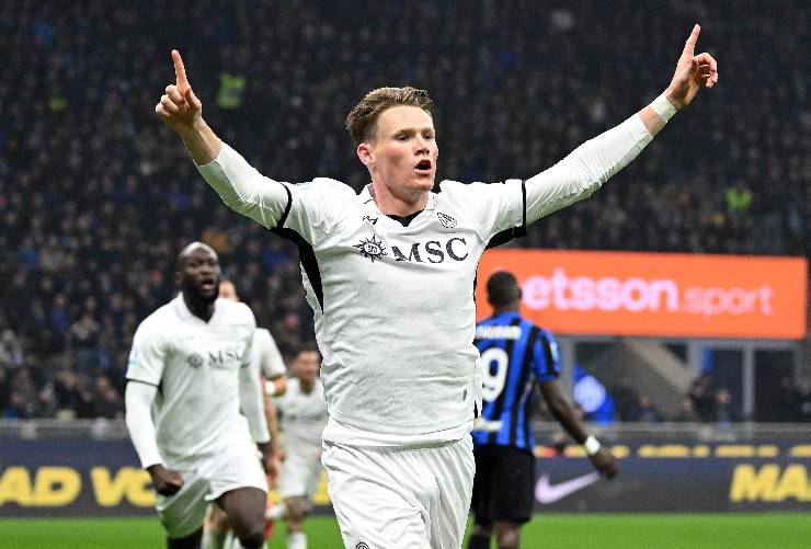 Scott McTominay esulta braccia al cielo