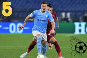 Sergej Milinkovic Savic con la maglia della Lazio