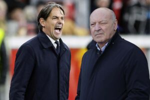 Simone Inzaghi urla e Marotta osserva