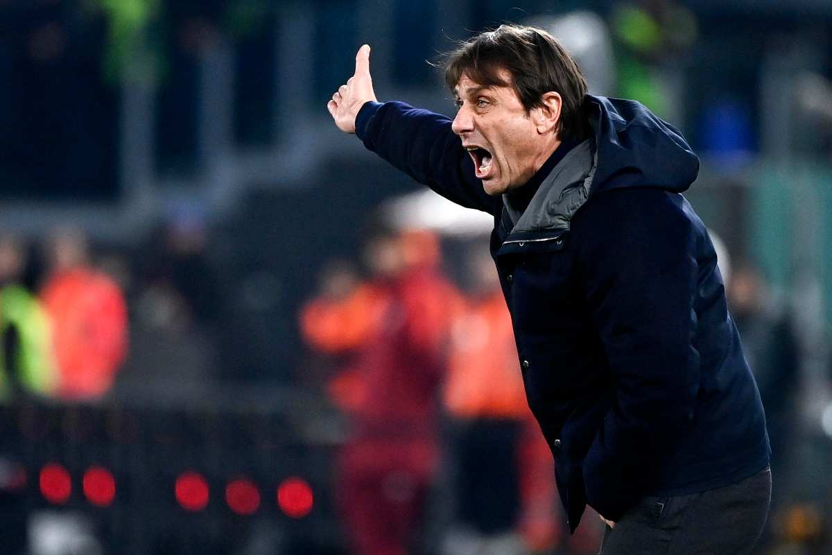 Antonio Conte urla in panchina