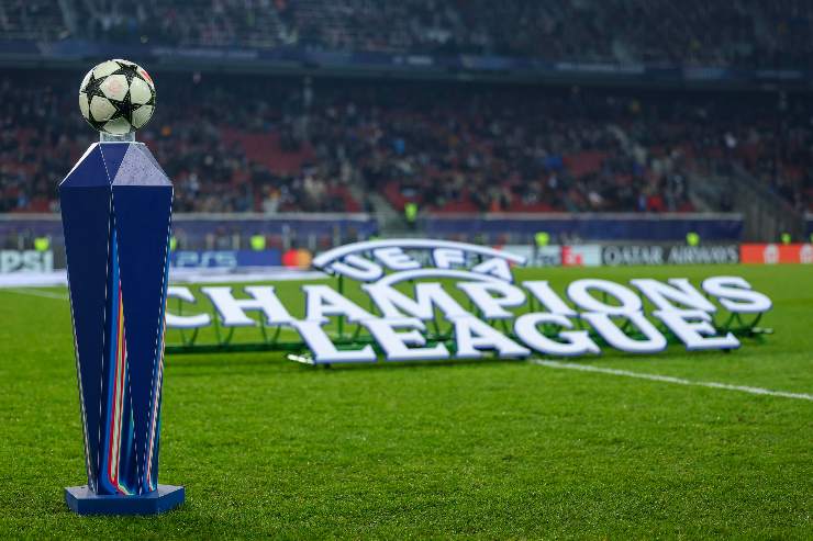 Logo e pallone della Champions League