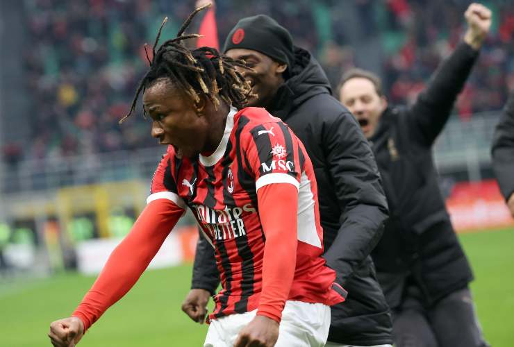 Chukwueze esulta dopo un gol con il Milan