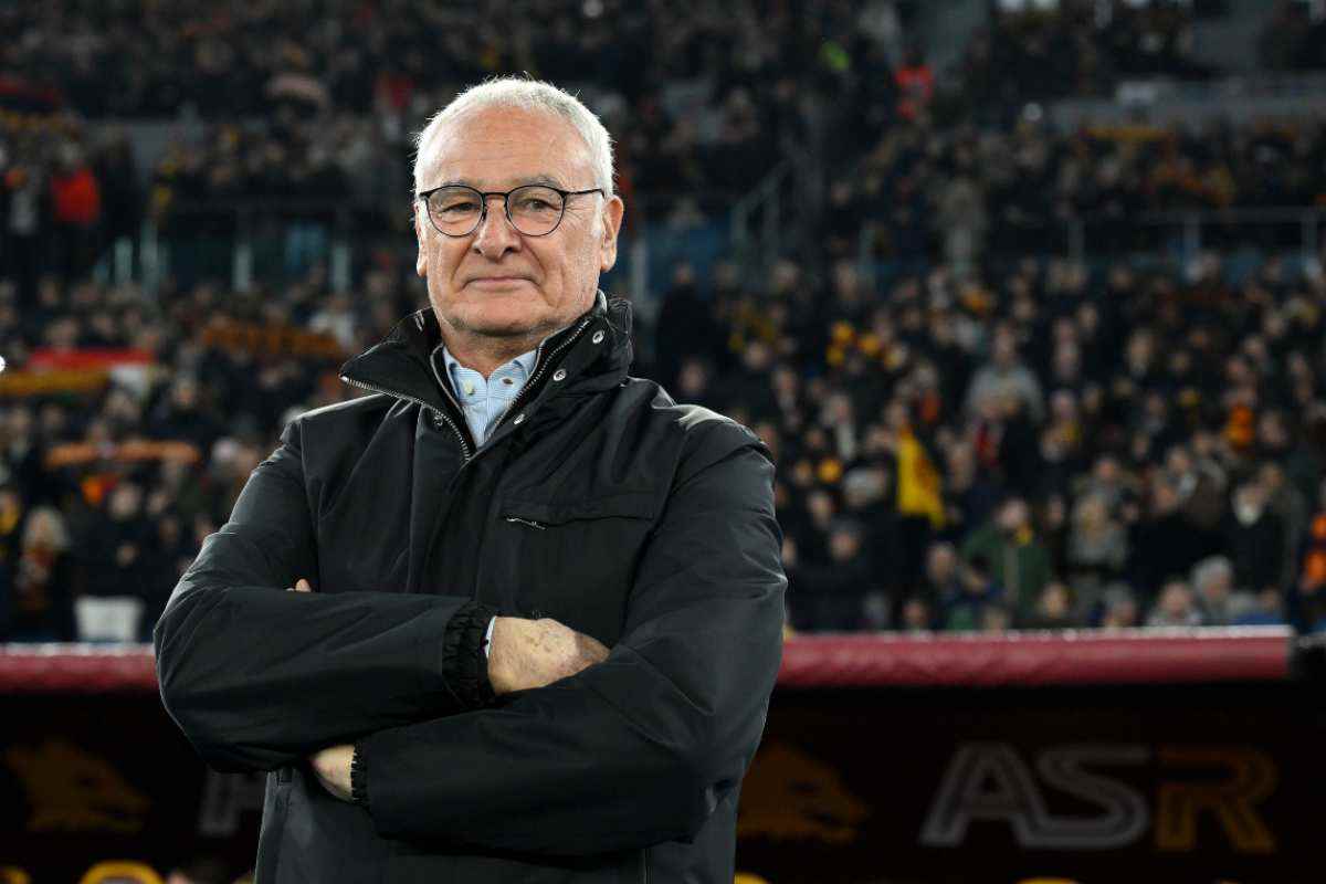 Claudio Ranieri a braccia conserte