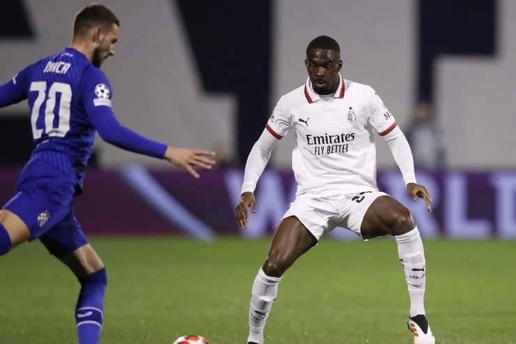 Fikayo Tomori in azione con la maglia del Milan