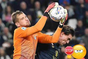 Ivan Provedel, portiere della Lazio, in un'uscita dai pali