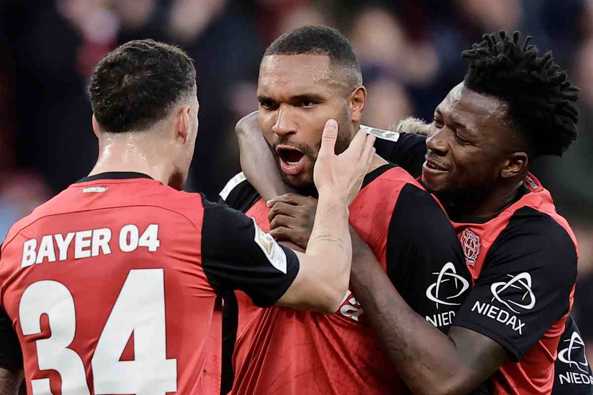 Jonathan Tah del Bayer Leverkusen mentre esulta dopo aver segnato