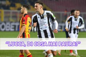 Lorenzo Lucca esulta dopo il rigore segnato contro il Lecce