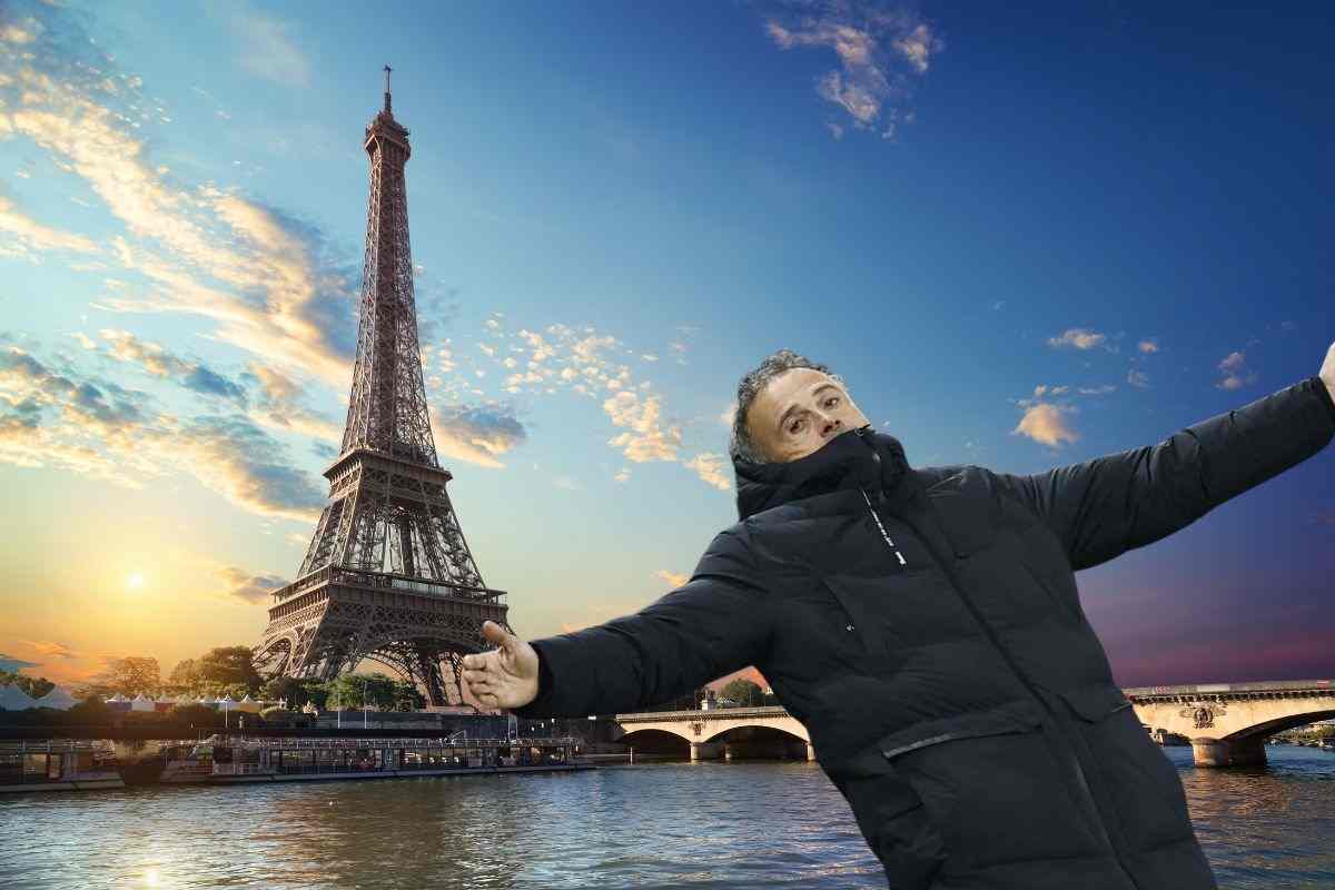 Luis Enrique con alle spalle la Senna e la Tour Eiffel