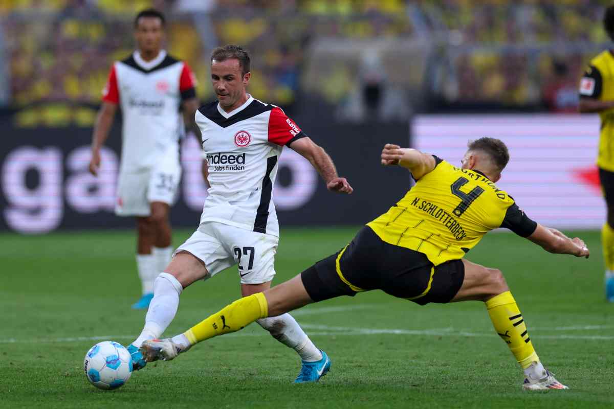 Mario Goetze, trequartista dell'Eintracht Francoforte, in azione contro il Borussia Dortmund