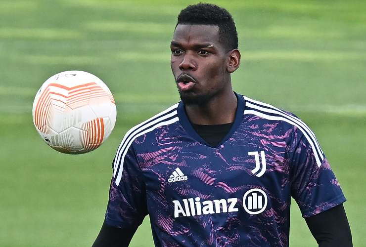 Paul Pogba controlla il pallone in allenamento