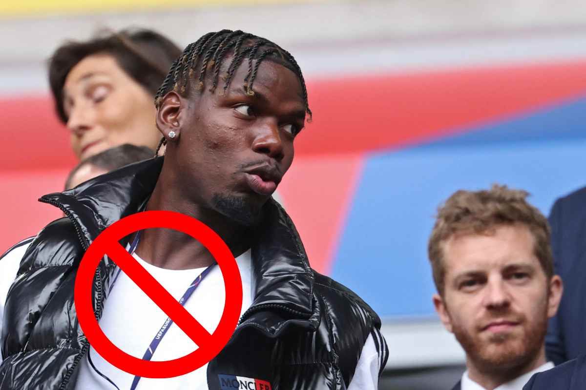 Paul Pogba in primo piano con il segnale del divieto