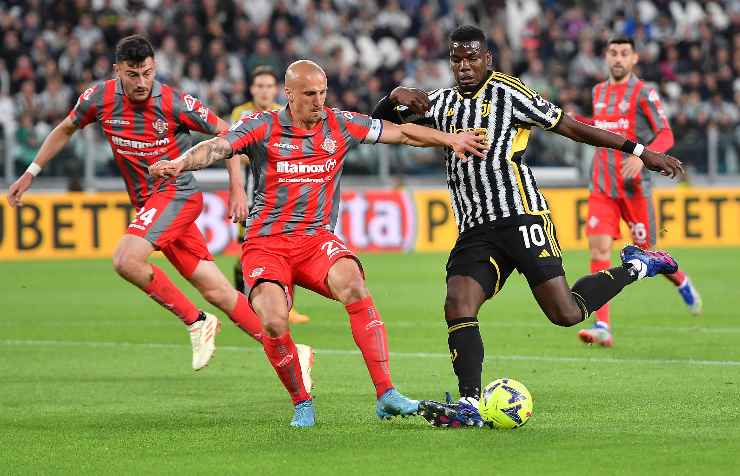 Paul Pogba in azione contro la Fiorentina