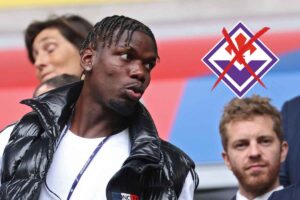 Paul Pogba osserva la sua sinistra