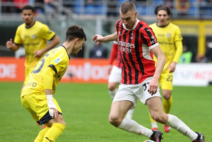 Pavlovic in azione con il Milan