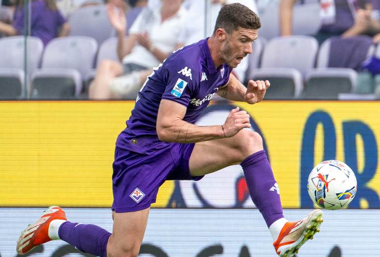 Robin Gosens in azione con la maglia della Fiorentina