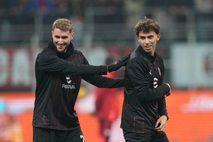 Santiago Gimenez e Joao Felix scherzano nel prepartita del Milan