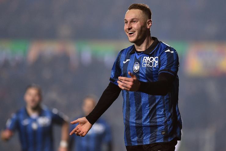 Teun Koopmeiners esulta dopo un gol con la maglia dell'Atalanta