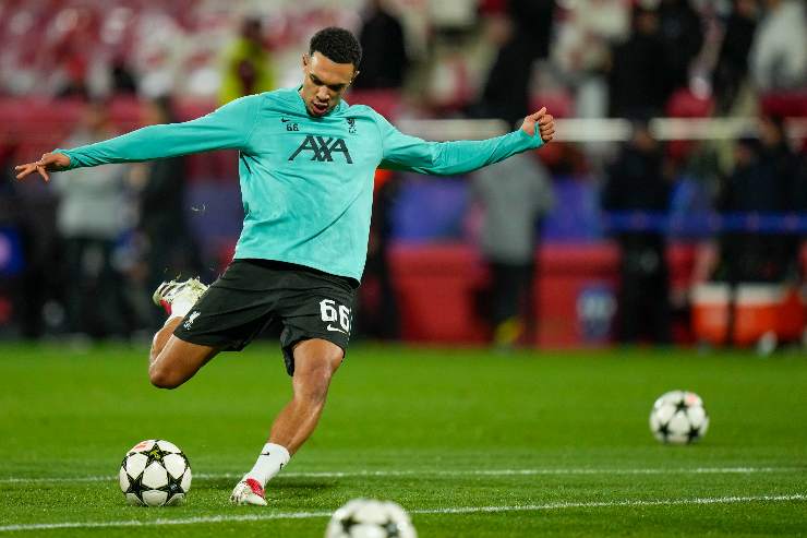 Trent Alexander-Arnold nell'allenamento pregara