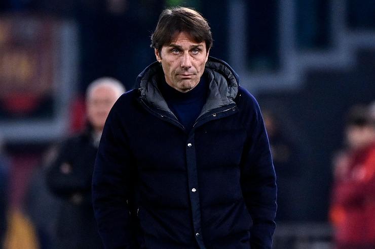 Antonio Conte pensieroso