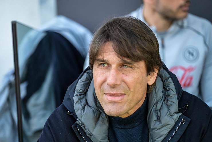 Antonio Conte pensieroso