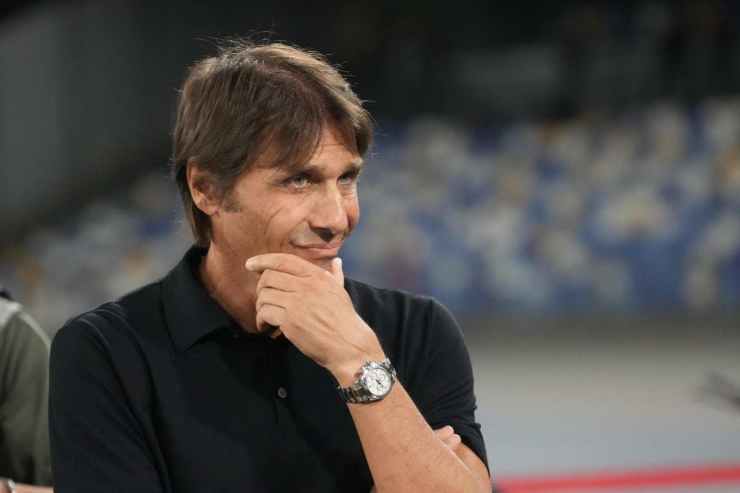 Antonio Conte perplesso  e pensieroso