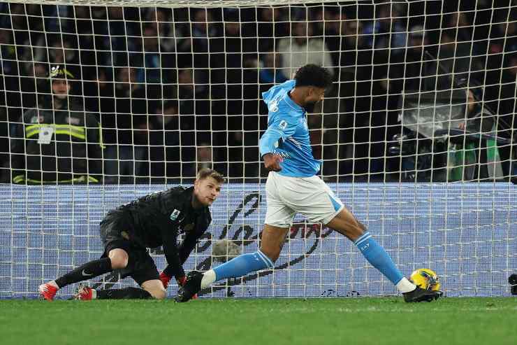 Philip Billing realizza il gol dell'1-1 tra Napoli ed Inter