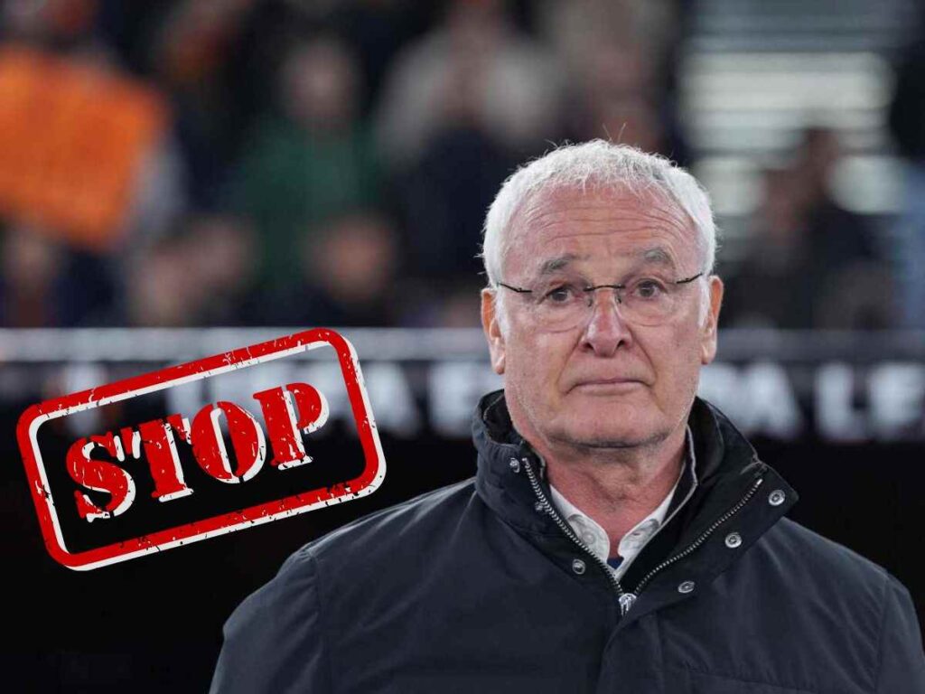 Claudio Ranieri, allenatore della Roma, con un viso molto triste