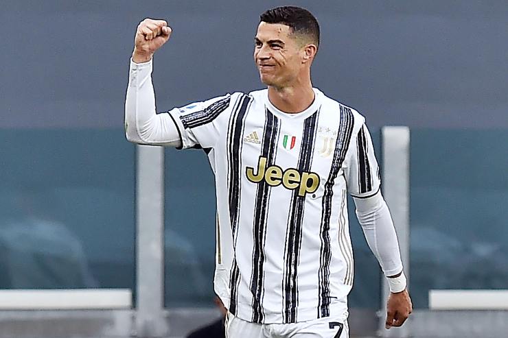 Cristiano Ronaldo esulta con la maglia della Juve