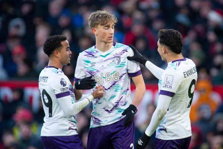 Dean Huijsen con la maglia del Bournemouth