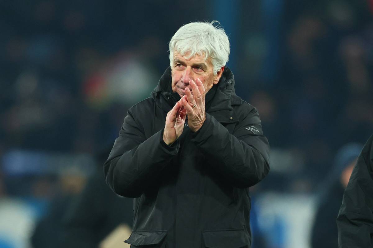 Gian Piero Gasperini applaude il pubblico