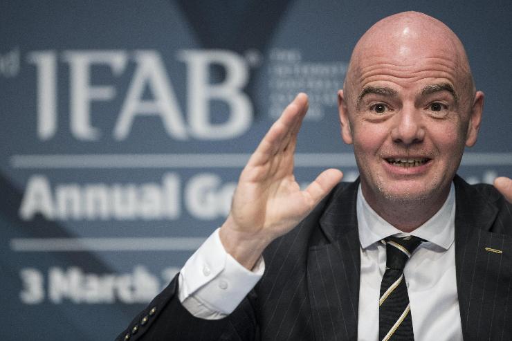 Gianni Infantino sorride