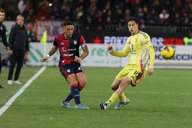 Kenan Yildiz in azione contro il Cagliari