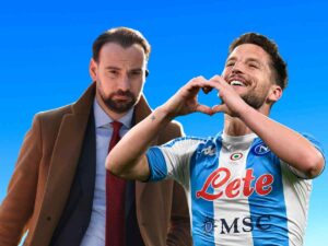 Il ds del Napoli Manna e Dries Mertens con la maglia degli azzurri